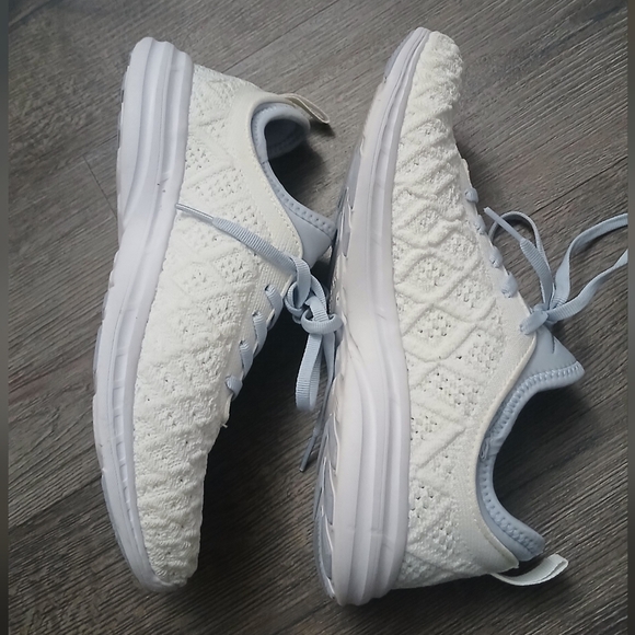 APL Techloom Phantom women’s sneakers. Size 8.5. EUC - Picture 9 of 10